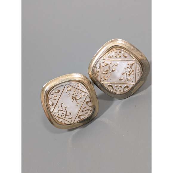 Vintage White Glass Ornate Gold Tone Square Cufflinks - Picture 2 of 9